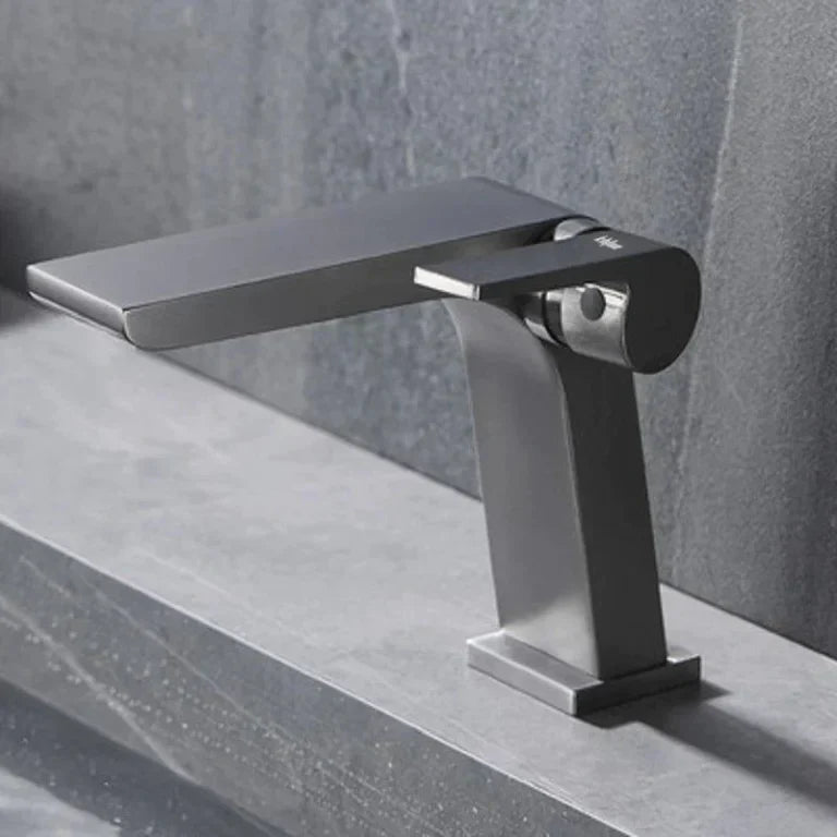 Modern Single-Handle Bathroom Faucet