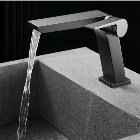 Modern Single-Handle Bathroom Faucet